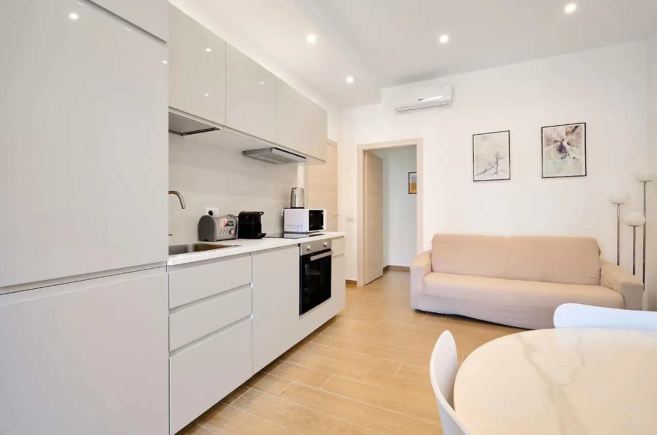 Suity I Cozy Leila Apartment Milano 0*,  İtalya